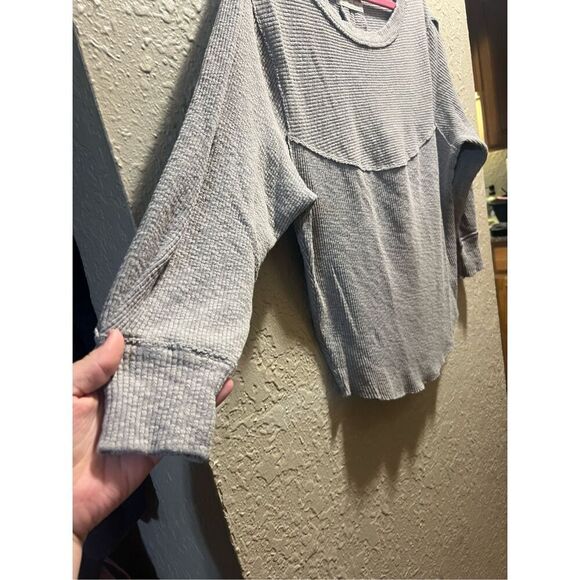 We The Free Grey Long Sleeve Top Woman’s Size Small Free People - Picture 2 of 16
